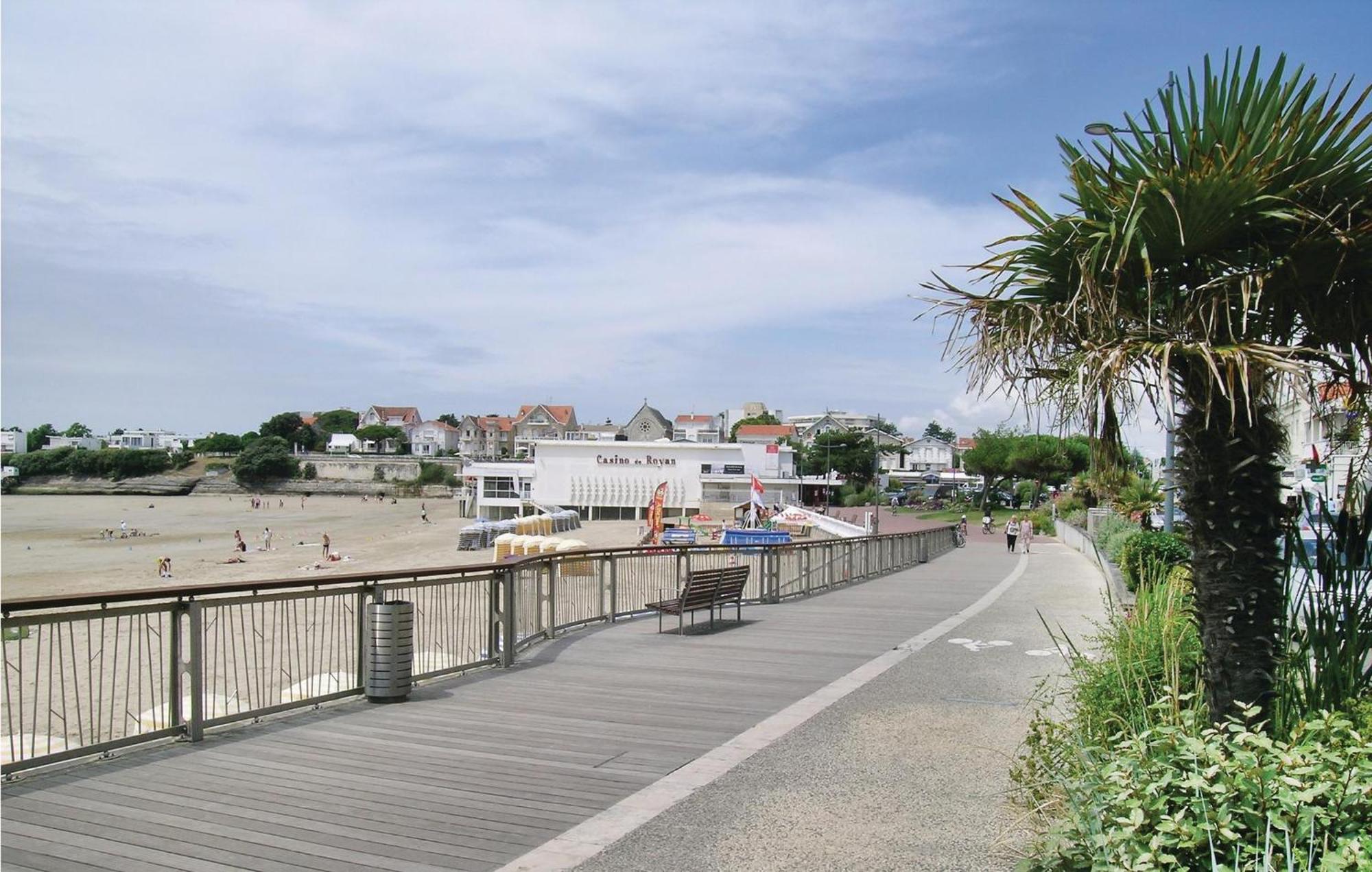 Gorgeous Apartment In Royan With Kitchen Luaran gambar